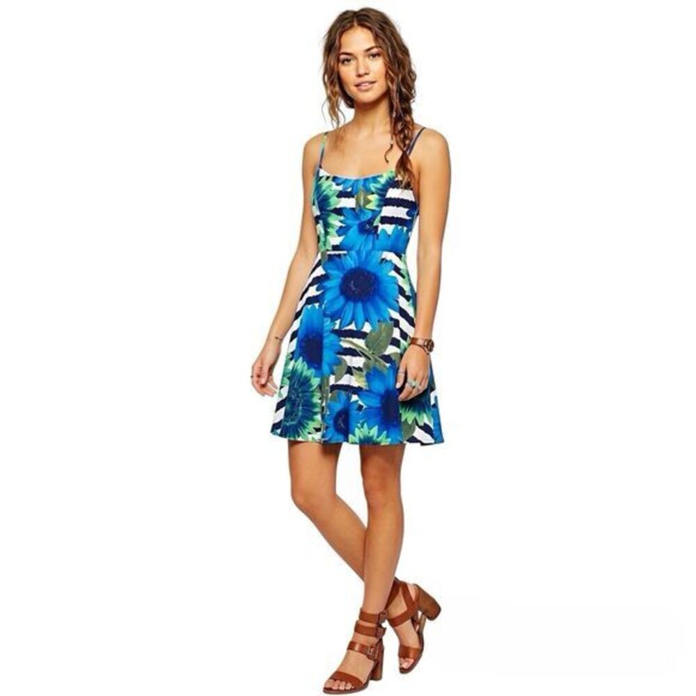 SilverGate Dress Floral Womens Sz Medium Fit Flared Boho Stretch Bohemian Summer